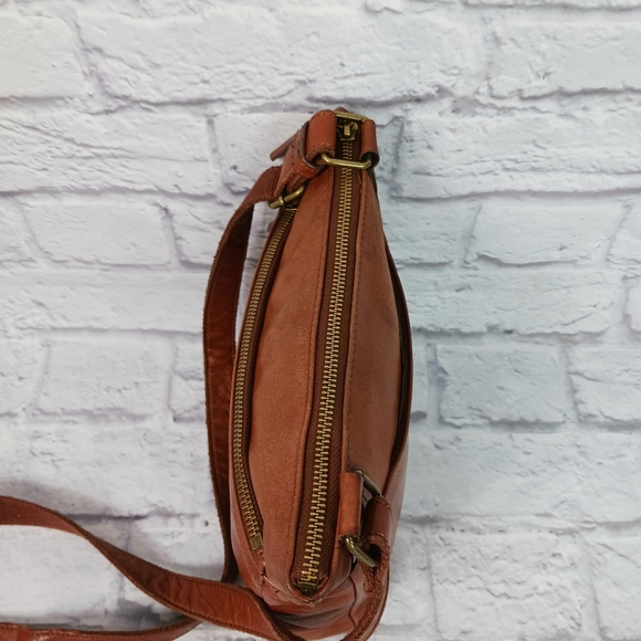 Margot cognac leather crossbody bag - Picture 3 of 15